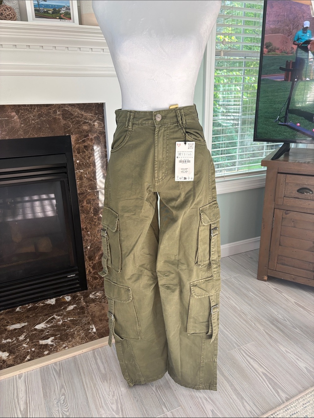 Zara Men's Olive Cargo Pants with Utility Pockets